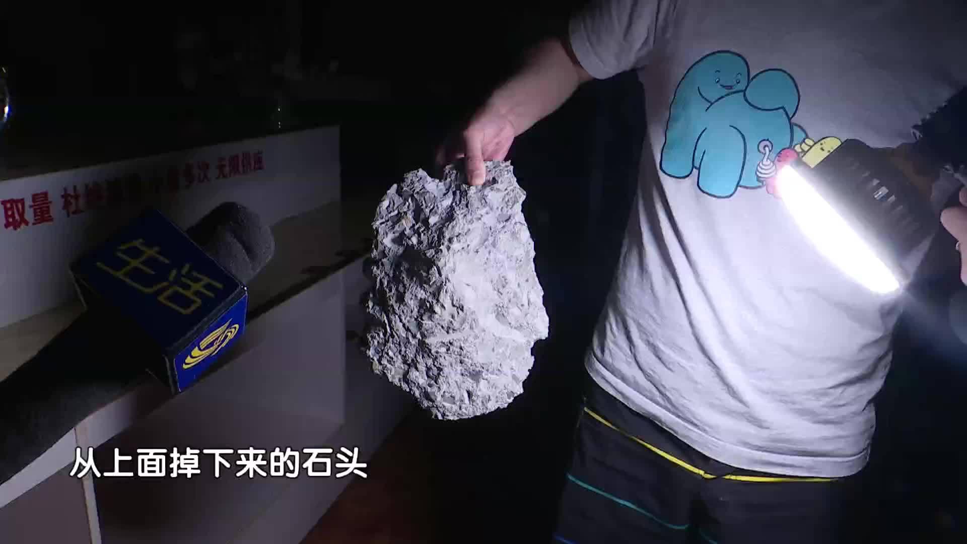 1 店主被迫关门商场 砸到人再说山东淄博一家火锅店因房顶不 1 店主被迫关门商场 砸到人再说山东淄博一家火锅店因房顶不
