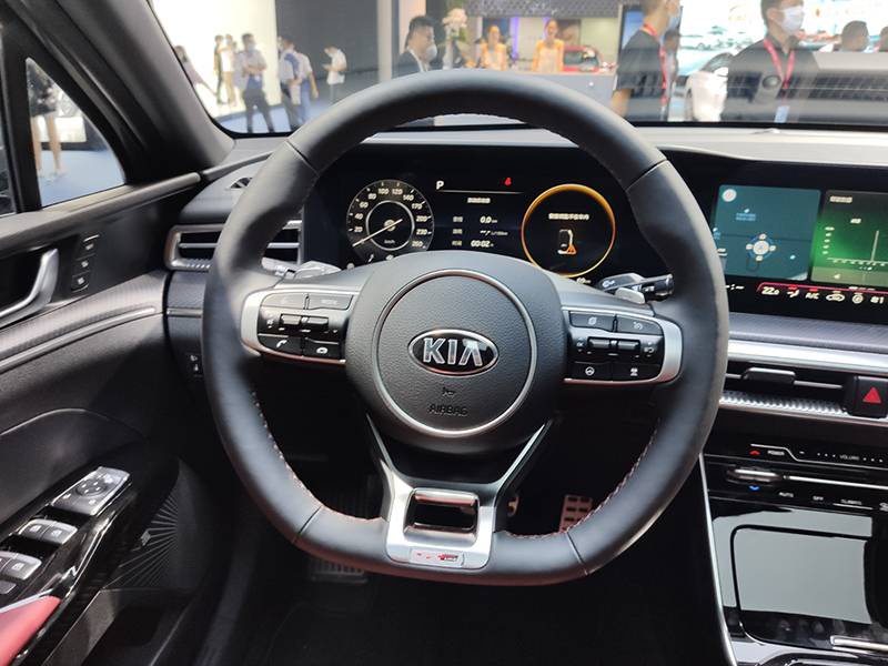 2020成都车展:外观内饰大升级,实拍全新起亚k5凯酷