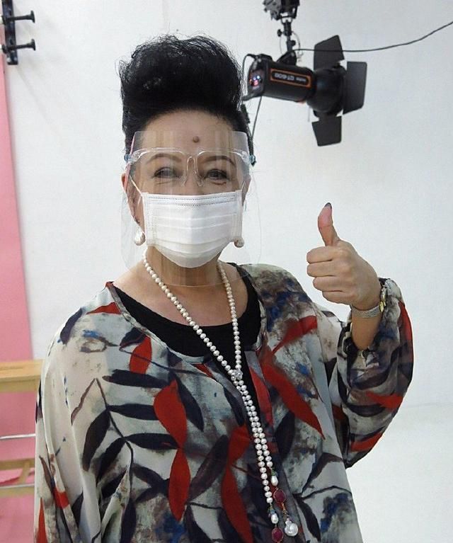 无惧疫情影响,余咏珊下令赶拍综艺,处隔离期艺人竟不戴口罩复工