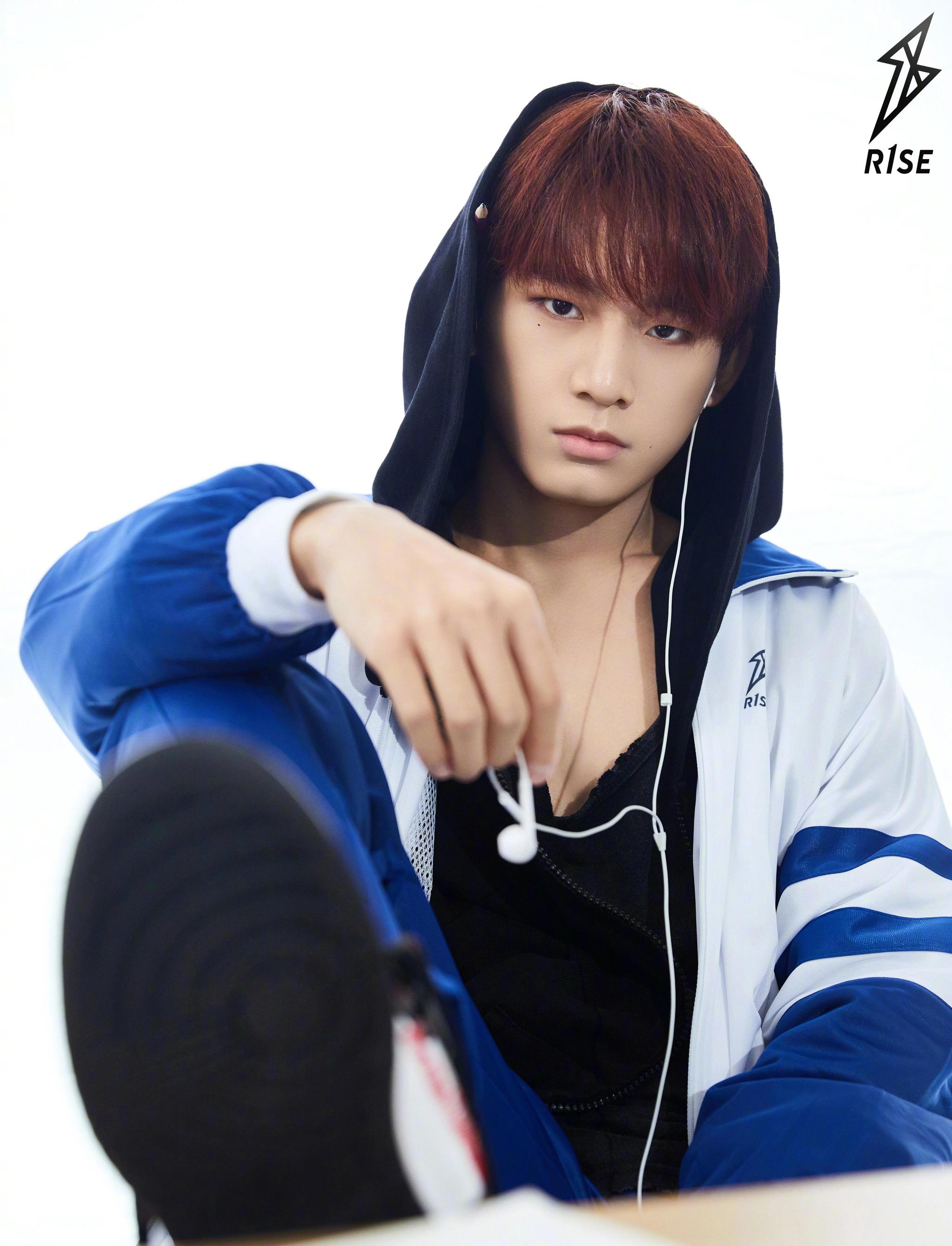 rise全员穿校服,他们就像11位风格迥异的校草,悄然走进你的心