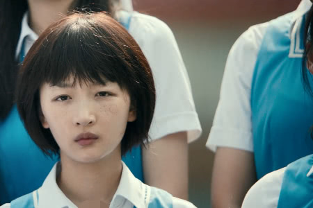 《少年的你》陈念拍毕业照时,谁注意到她的表情了?不害怕是假的休闲区蓝鸢梦想 - Www.slyday.coM 《少年的你》陈念拍毕业照时,谁注意到她的表情了?不害怕是假的休闲区蓝鸢梦想 - Www.slyday.coM