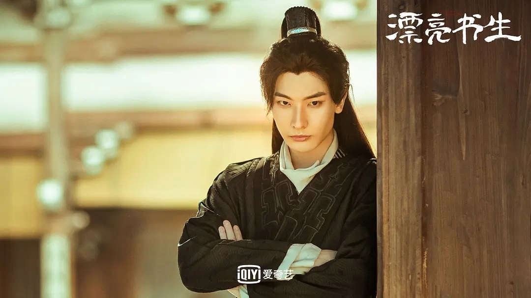 而王瑞昌饰演的雷泽信,则拿的是"傲娇"剧本,明明心