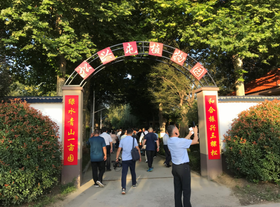 "幸福都是奋斗出来的",徐林收一直秉持艰苦奋斗的工作态度,虽然松兴屯