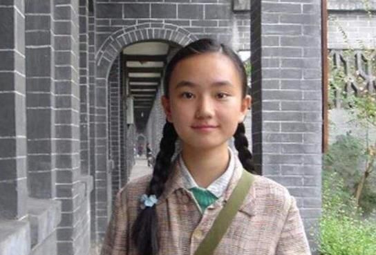 她曾童星出道走红,放弃演艺事业成清华学霸,如今让人羡慕