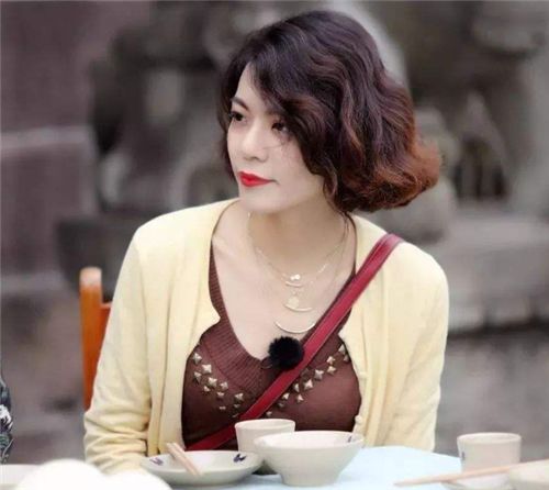 复旦女神陈果课堂板书很惊艳网友字虽写得好就是衣领有点低