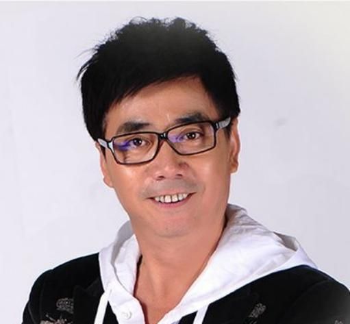 他41岁凭《武林外传》成名,娶大6岁二婚女总裁,相守23年零绯闻