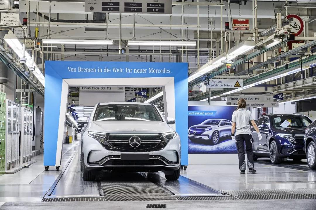 业绩背道而驰、市值不及特斯拉20%，谁来安慰奔驰股东？