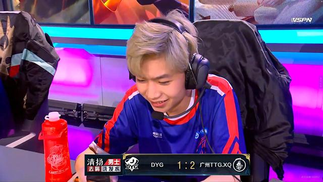 xq赢了dyg后,b组晋级名额提前锁定!网友:九尾的法刺真的猛
