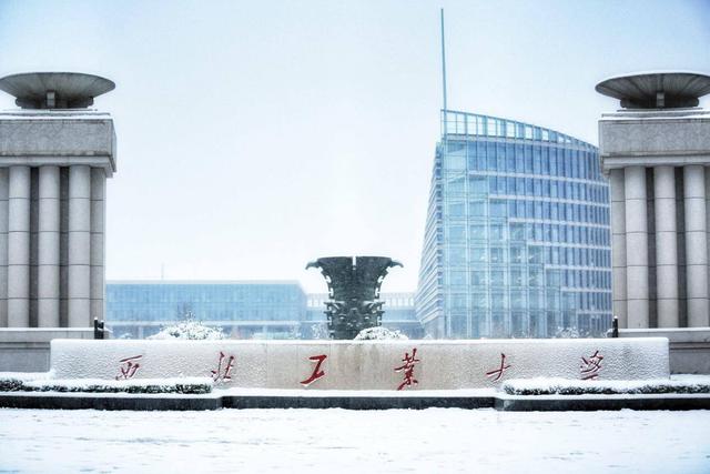 华为与这所高校联合创设鸿蒙生态班打造中国人自己的系统