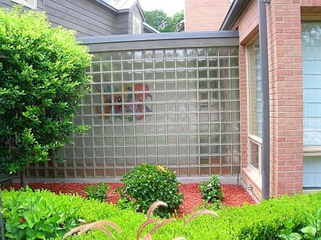 日本小院装玻璃围墙好看又通透网友装它还得安监控不实用