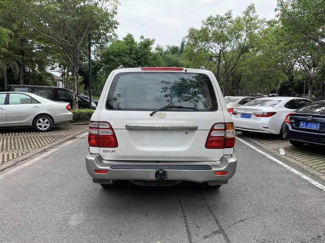 这辆丰田lc100现仅售7万硬派越野利器经典情怀车型