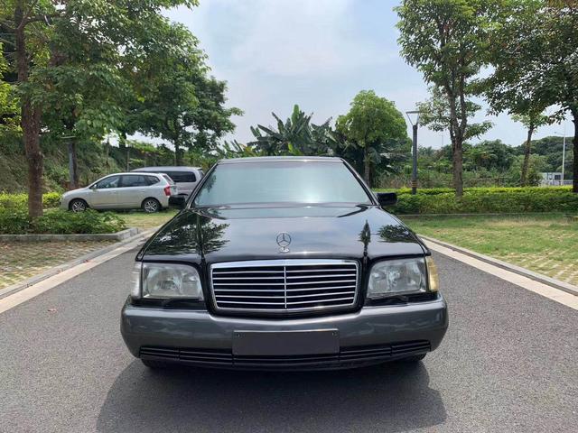 实拍虎头奔仅售4万,永恒的经典,路上行走的大爷,尽