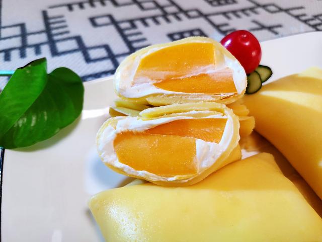 甜品店里人气火爆的芒果班戟,在家就能做,只需要1个平底锅