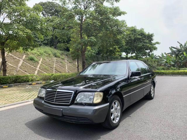 实拍虎头奔仅售4万,永恒的经典,路上行走的大爷,尽