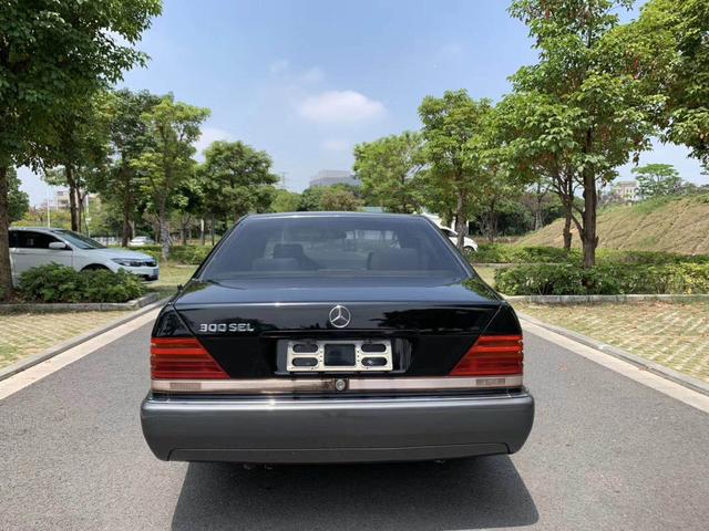 实拍虎头奔仅售4万,永恒的经典,路上行走的大爷,尽显王者风范