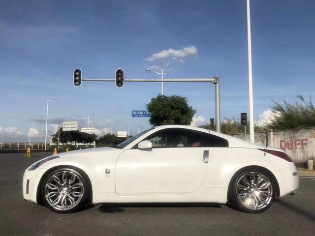 10款日产尼桑350z售价6.8万,跑车迷亲身体验其独特的魅力