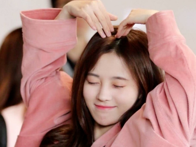 鞠婧祎比心赵露思比心黄明昊比心看到郭麒麟不愧是学霸