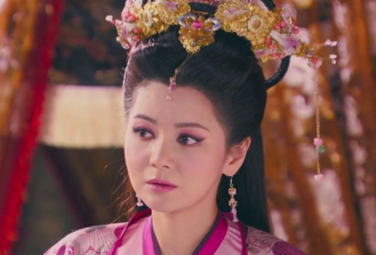 她出身贫苦人家入宫后却深受皇帝宠爱成为了贵妃之后却被赐死