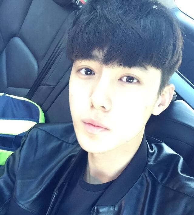 组图帅气活泼有气质的沈阳音乐系校草蔡尧超文艺气息十足