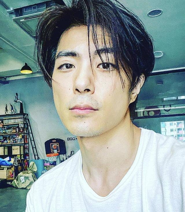 tvb力捧小生意外被训练过的狗咬伤 荧幕情侣被网友力赞在一起|张景淳