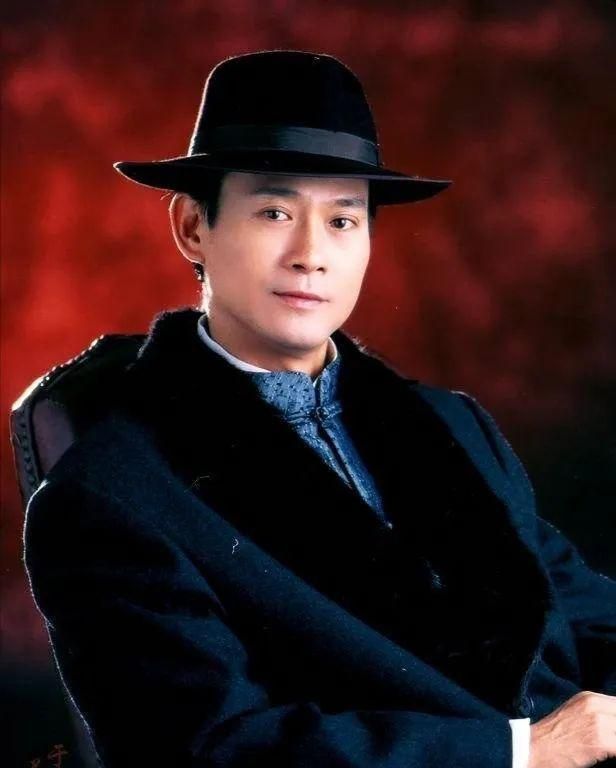 郑欣宜:父亲郑少秋为官晶华抛妻弃女,她不靠爹闯荡娱乐圈无人娶