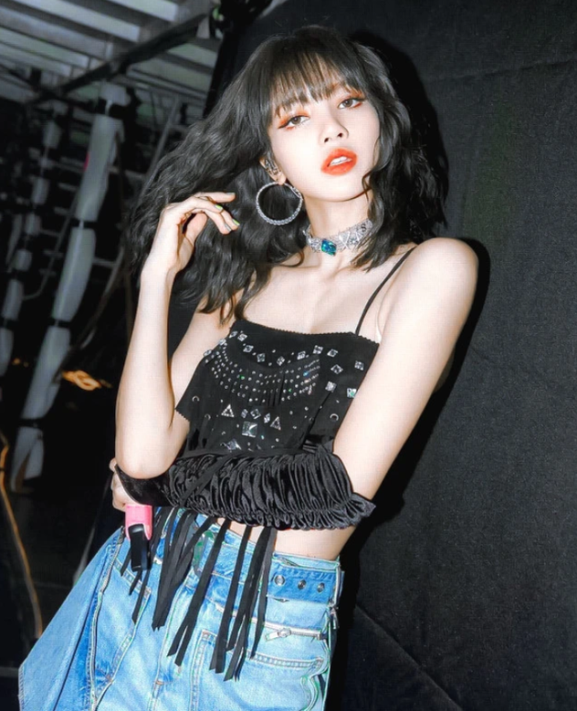 lisa的腿被上帝吻过?当她穿上无痕裤,秀出"漫画腿"谁不爱