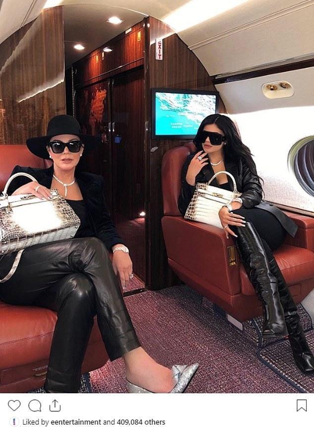 富婆金小妹又炫富豪掷170万给2岁女儿买了一匹马,女儿从小拎lv