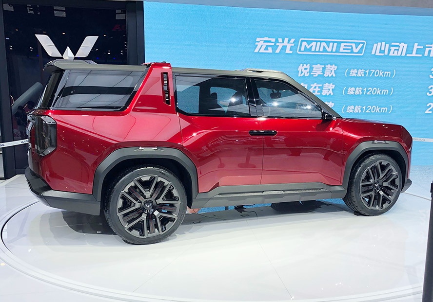 五菱打造硬汉suvx大灯对开车门气场媲美路虎发现