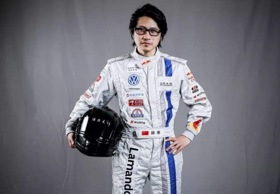 网曝韩寒赛车出意外事故摄影师疑被撞伤抢救