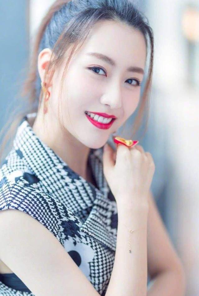 孙菲菲,1981年2月21日出生于陕西西安,中国内地女演员,毕业于北京舞蹈