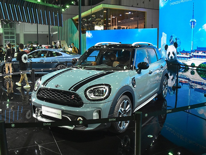 外观更精致，内饰新增液晶仪表，全新MINI COUNTRYMAN实拍