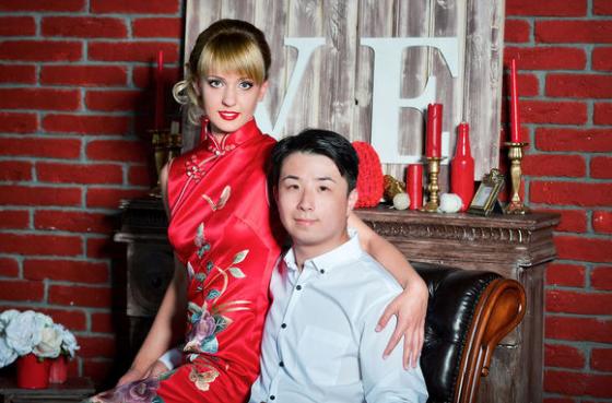 中国小伙娶到颜值逆天的洋媳妇可网友注意力却全在第四张照片