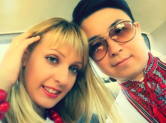 中国小伙娶到颜值逆天的洋媳妇,可网友注意力却全在第四张照片