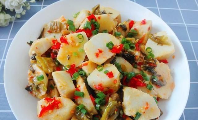 一碗酸菜5个芋头做超级下饭吃法我家一个星期做两次