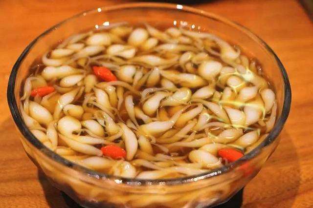 夏季必不可少的好吃解暑甜品,红糖凉虾,此虾不是真的虾喔