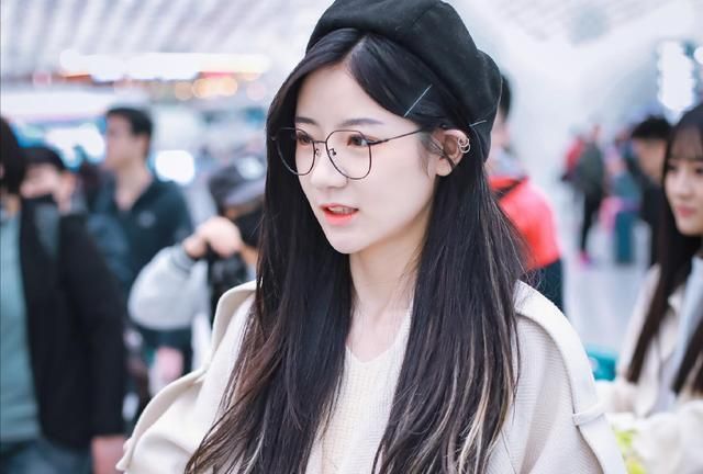 snh48李宇琪:不会索取的孩子,大概都会遭人心疼吧!