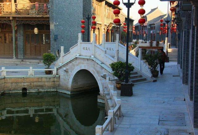 兴汉三杰之一的军事家韩信,汉赋鼻祖枚乘,枚皋父子,抗倭状元沈坤,清代