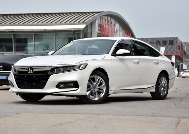 第十代索纳塔对比本田雅阁，B级车谁更强