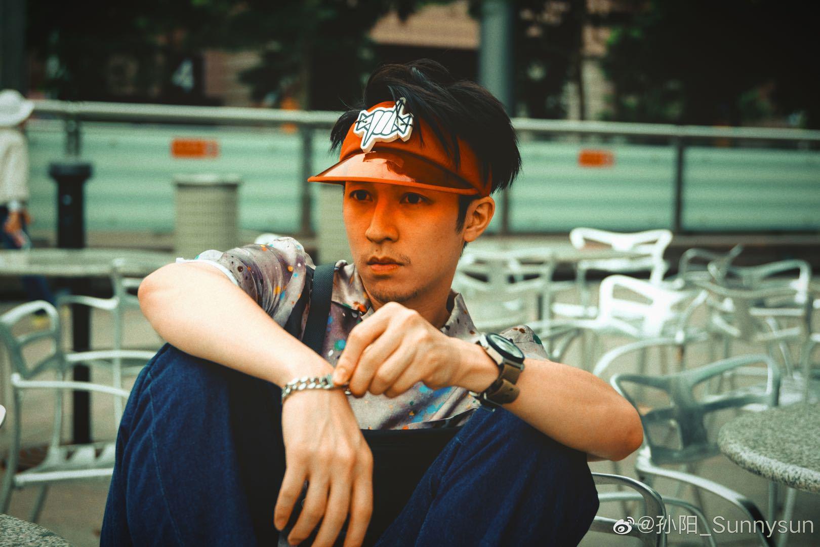 他是电影过春天里游走街头的mk仔阿豪