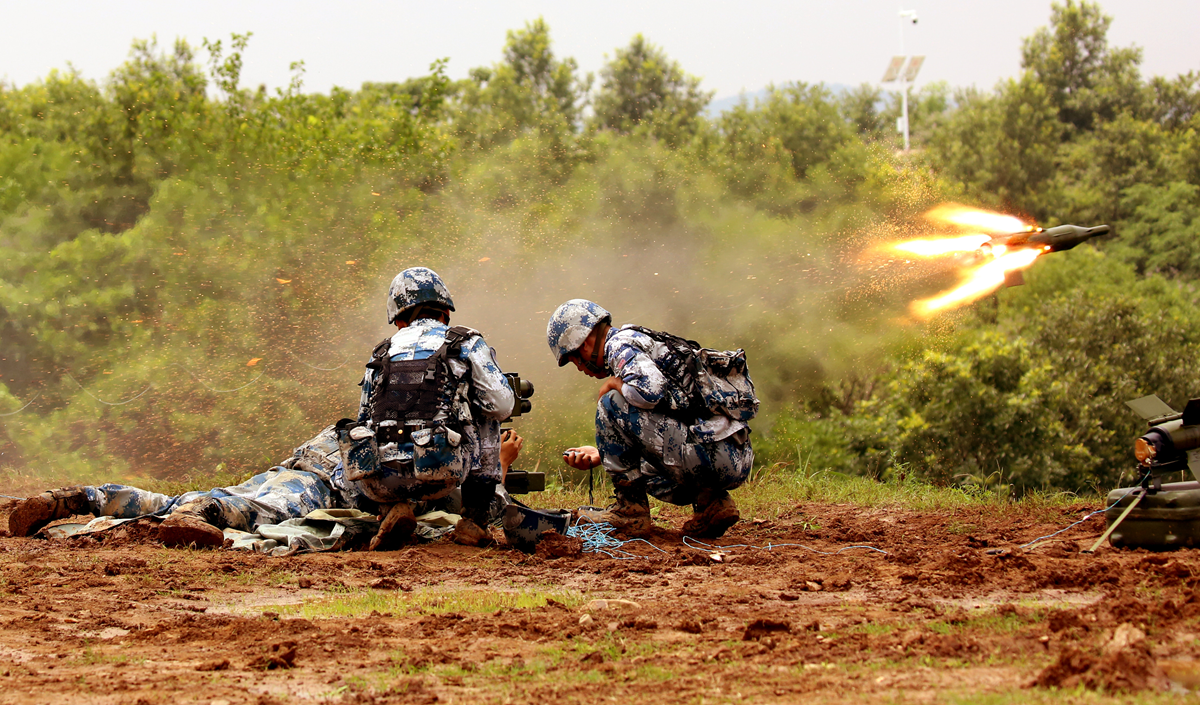 红箭73进行反坦克射击演练体积小重量轻仅2个手提箱就可携带