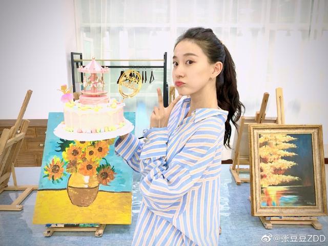 张豆豆留言写道:"掐指一算…已经十多年没有在我的家乡过生日了.