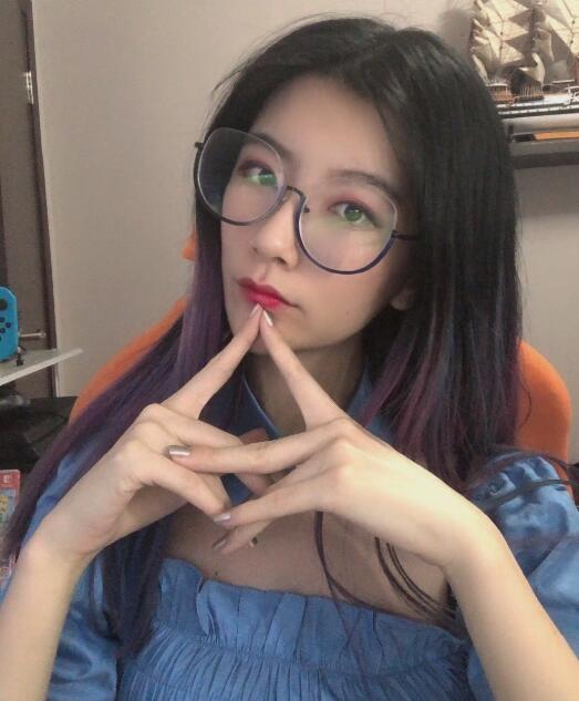 虎牙技术最好的女主播曾获ps4白金奖杯玩网游却被全服狙击