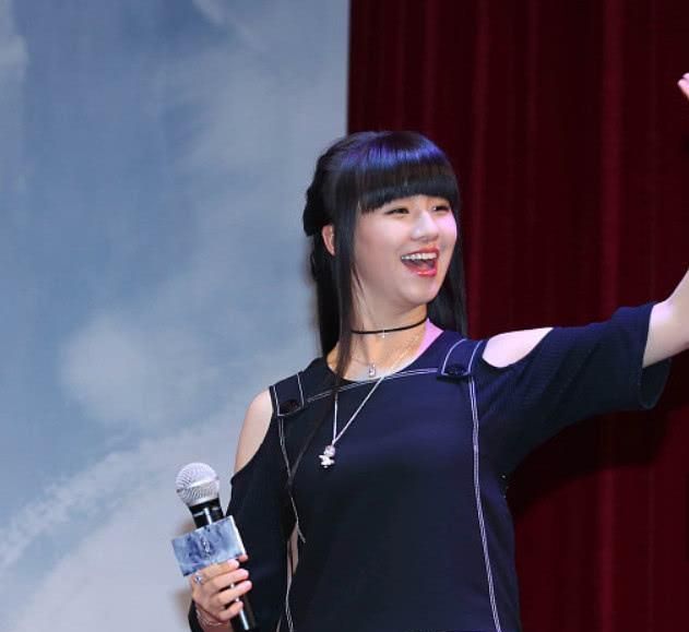 21岁小彩旗满面油光发福似大妈!原本星途璀璨,一手好牌打得稀烂