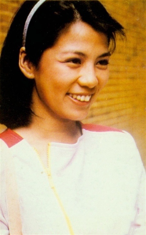 翁美玲未化妆的老照片,素颜,也是美美哒