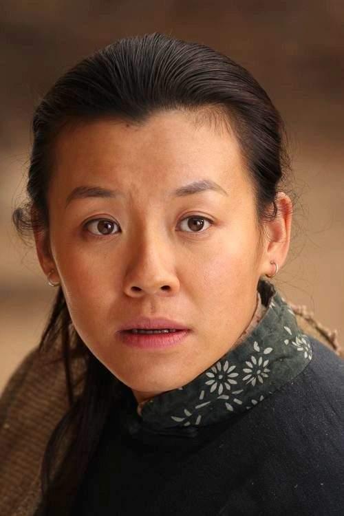 当初她意外把同学拉来救场,如今自己无戏可拍,同学却火得不像话