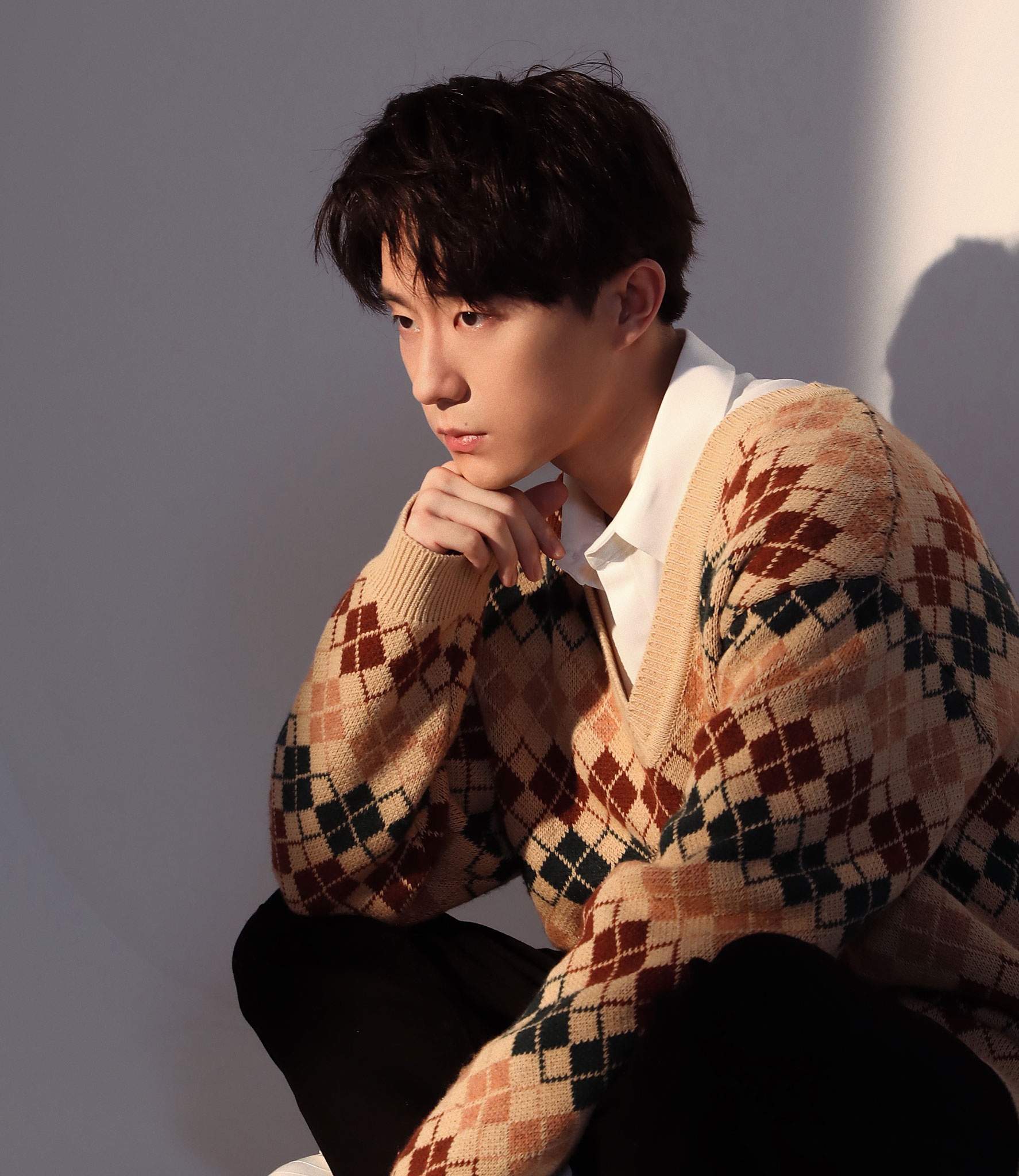 英伦质感的元气少年!演员郑好光影大片出炉 演绎时尚多面性