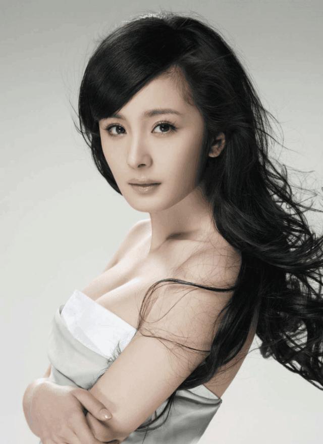 杨幂从4岁到34岁的罕见照:从25岁蜕变开始,见证盛世美颜的诞生