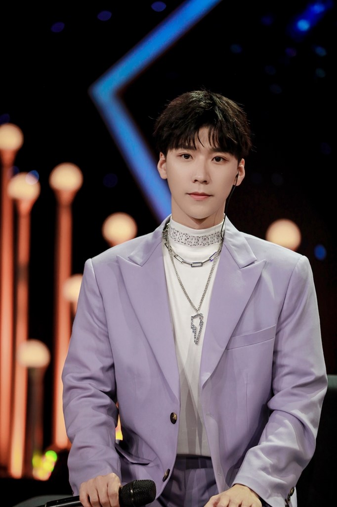 王博文献唱央视《全球中文音乐榜上榜》 温柔深情触人心弦