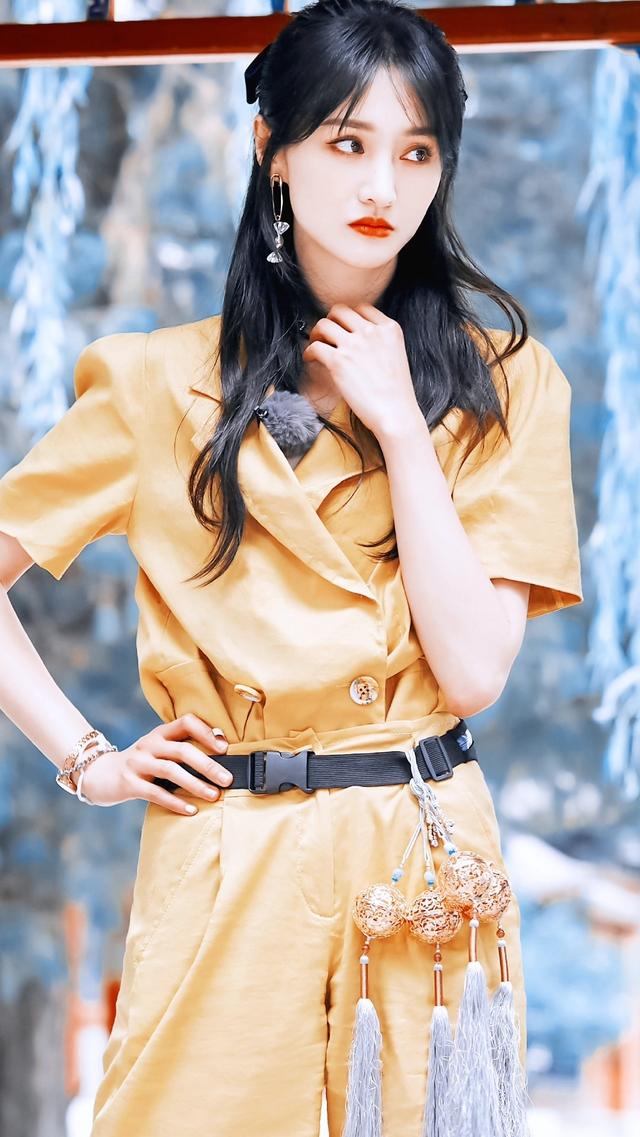 甜美直性子的郑爽,她的衣品也太温婉了,简直是行走的时尚教科书