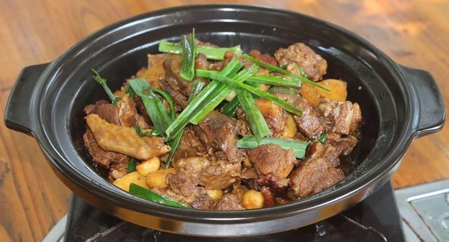 顺德特色菜"三杯鹅煲"家常做法,味道很赞